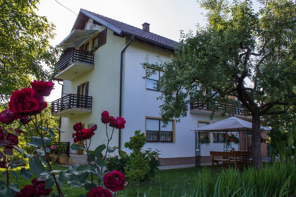Rooms Marijana Obrovac Slunj Bagian luar foto