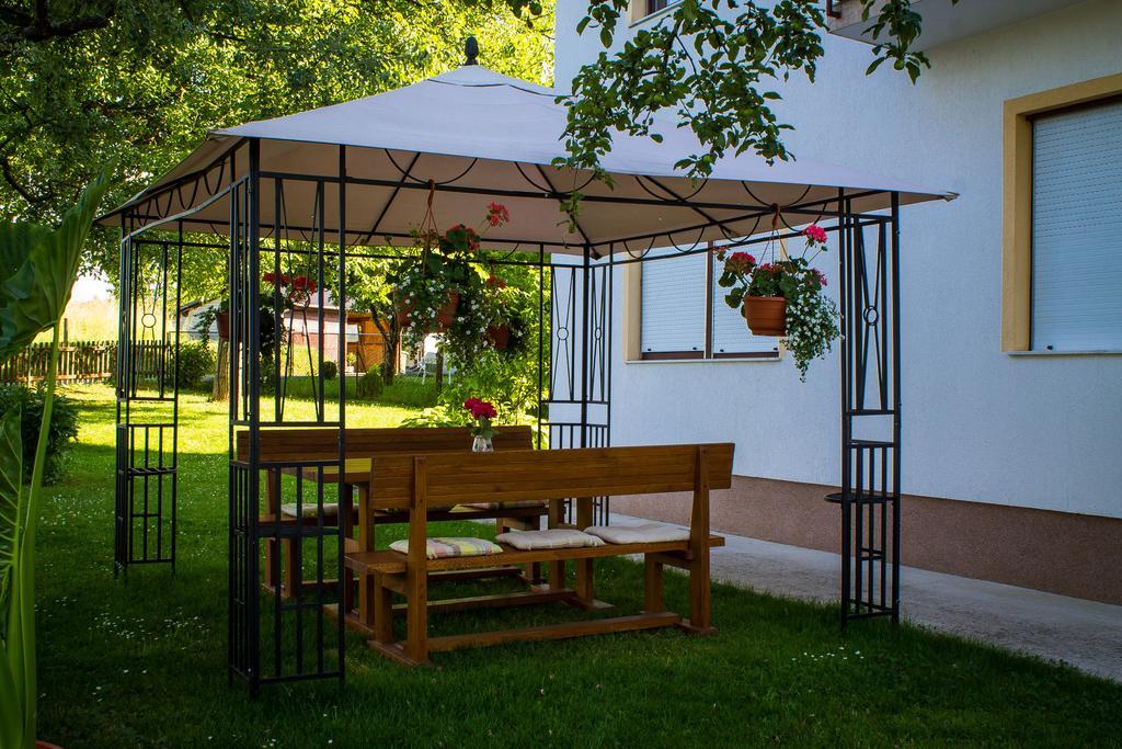 Rooms Marijana Obrovac Slunj Bagian luar foto